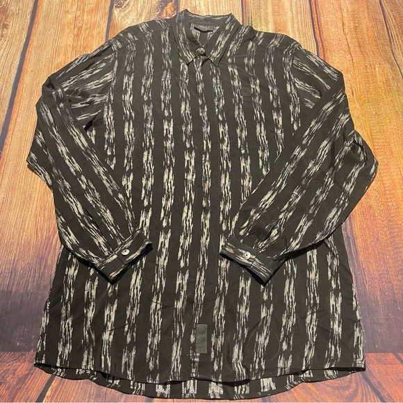 Versace Other - VERSACE Classic V2 mens button down shirt Size 42 Preowned